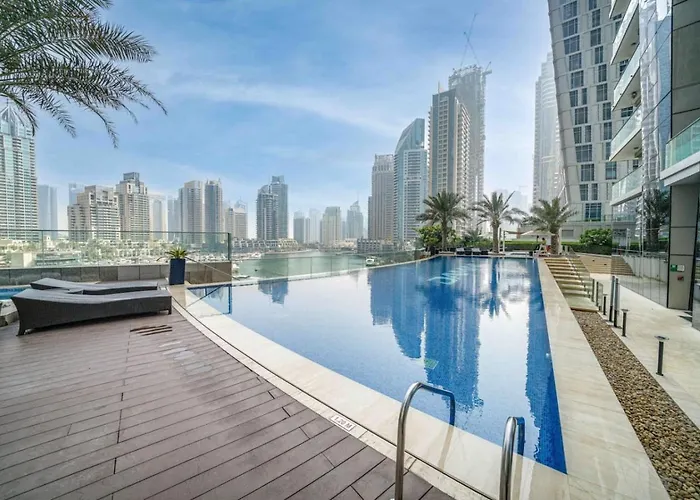 Chic Waterfront 1 Bed With Panoramic Marina Views
