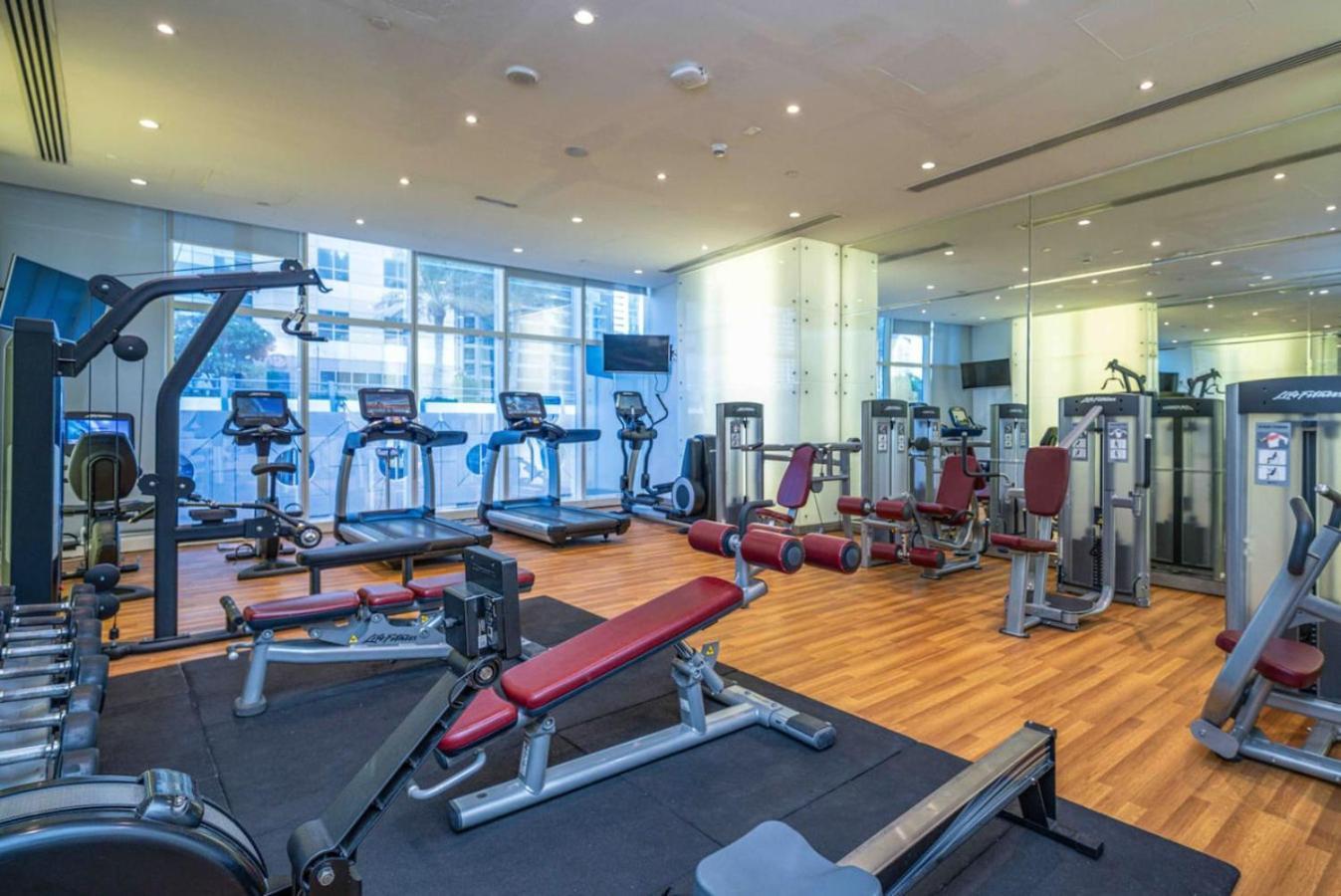 Chic Waterfront 1 Bed With Panoramic Marina Views Dubai