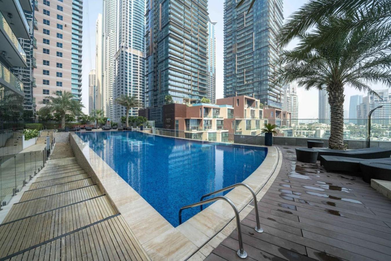 Apartment Chic Waterfront 1 Bed With Panoramic Marina Views