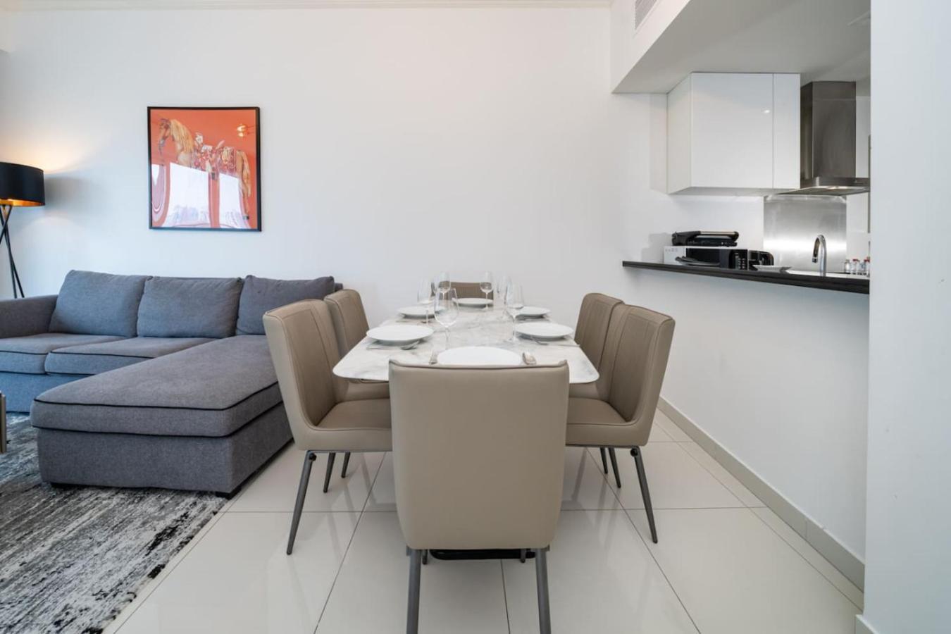 Chic Waterfront 1 Bed With Panoramic Marina Views Dubai