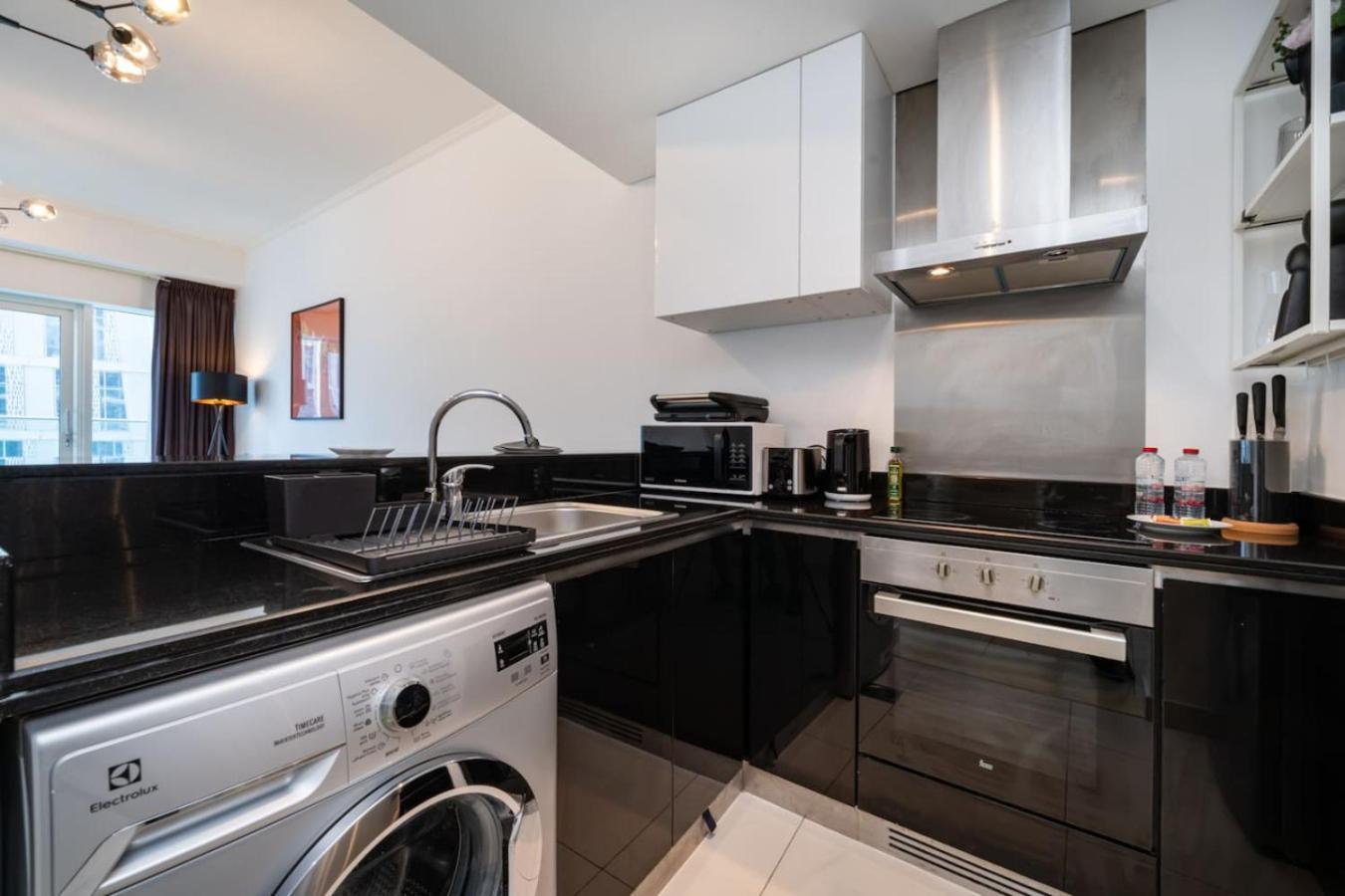 Apartment Chic Waterfront 1 Bed With Panoramic Marina Views Dubai